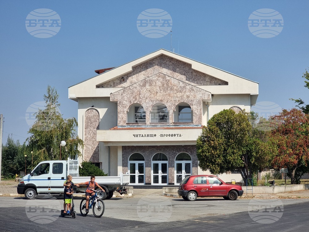 Напредва ремонтът на читалище „Просвета – 1892“ в град Стралджа