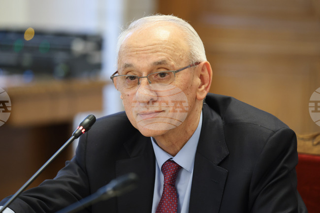 Животът и здравето са най-големите ценности, казва министър Силви Кирилов в послание към младите хора