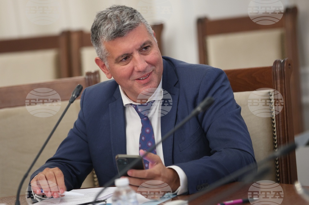 CC-DB: In Elections Citizens Decide Whom to Trust with Their Future