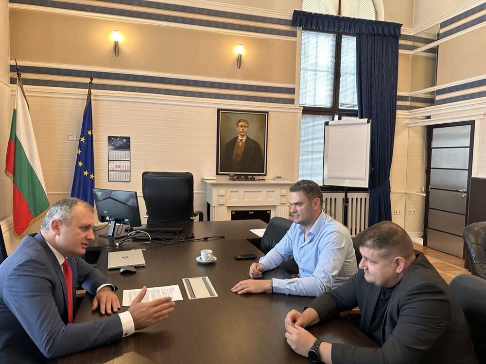 Министър Мундров на среща с БРАИТ: С набирането на хора от ИТ сектора гарантираме открит и прозрачен изборен процес