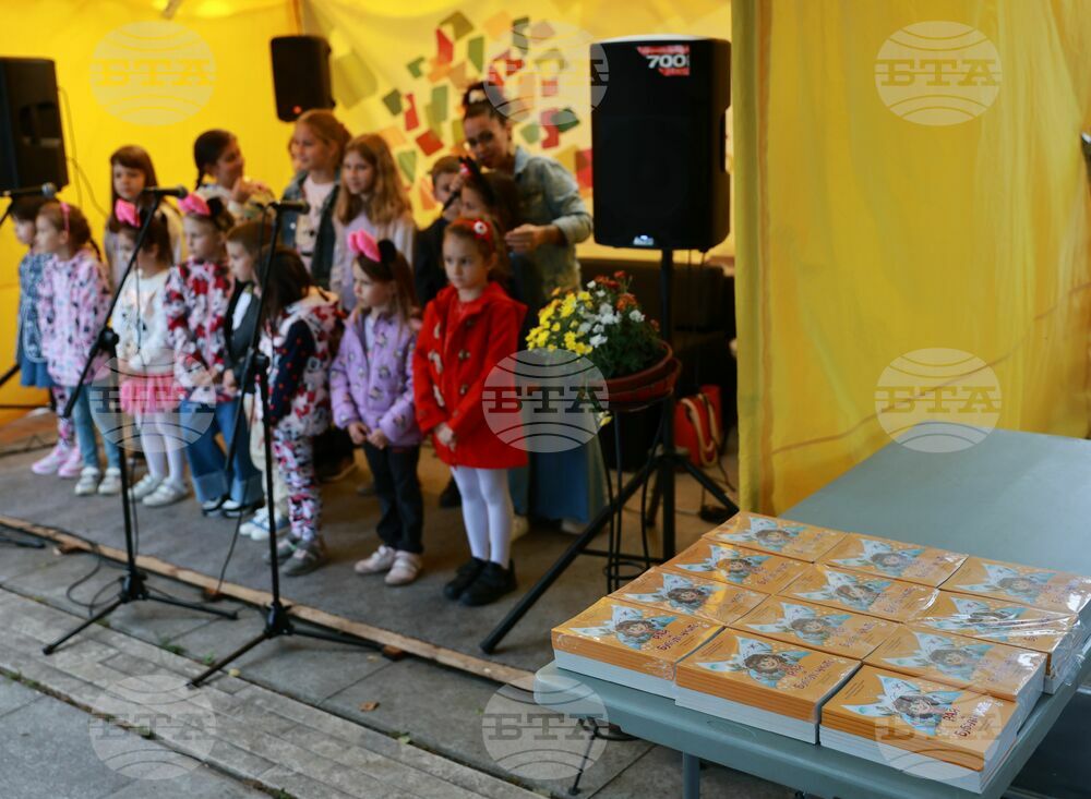 Алея на книгата - Вяра Панталеева - музикална книга „Рая и буболечkите“