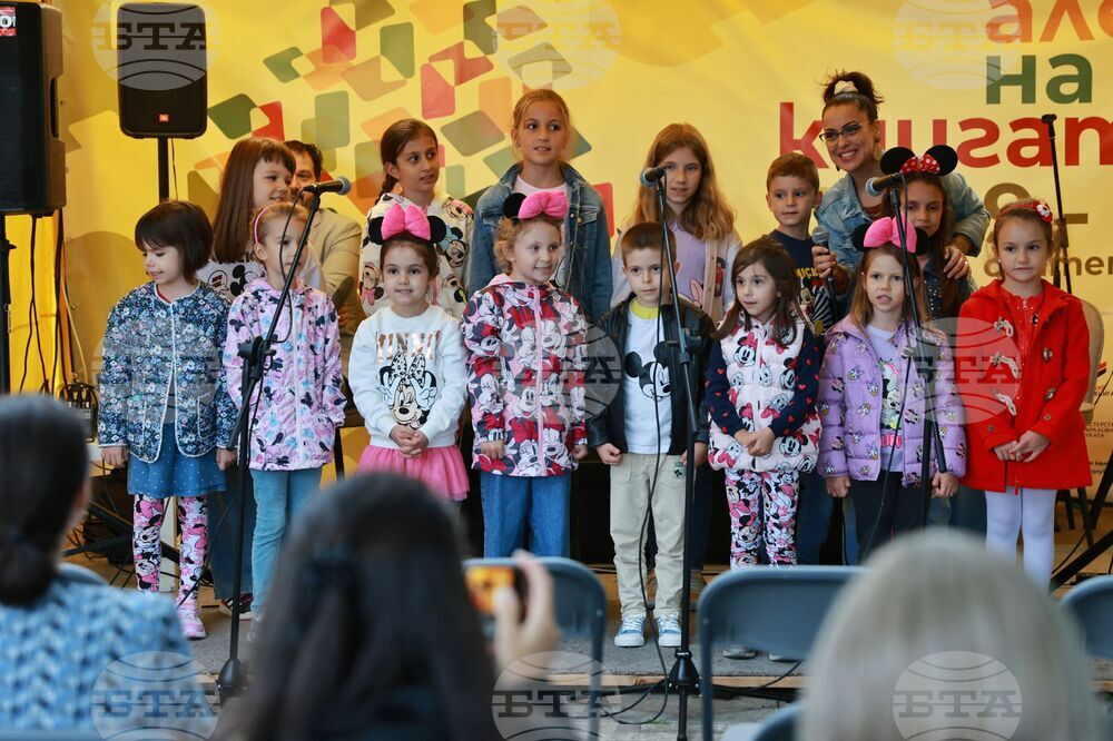 Алея на книгата - Вяра Панталеева - музикална книга „Рая и буболечkите“