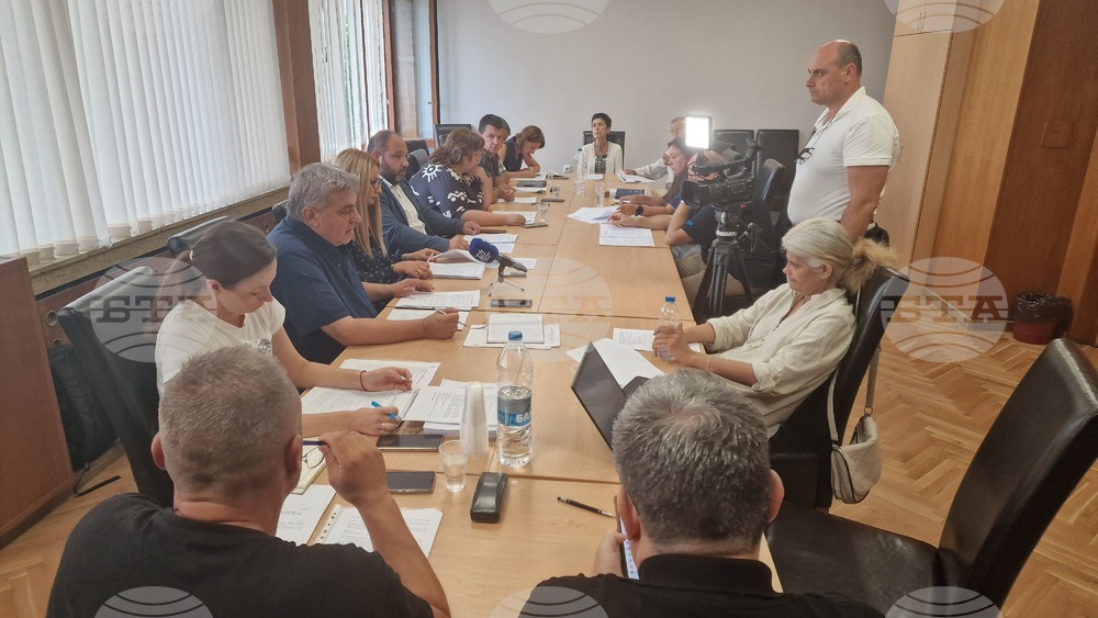 Временната комисия за изработване на Наредба за наградите и отличията на Община Шумен обсъди статута на Националната награда за лирика "Иван Пейчев"