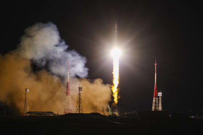 Руска ракета изведе в орбита товарния космически кораб "Прогрес", който ще се скачи с Международната космическа станция