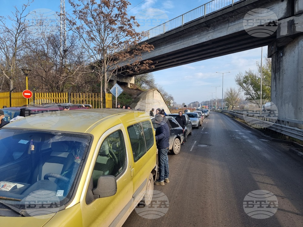 Protesters Block Danube Bridge 1 Border Checkpoint