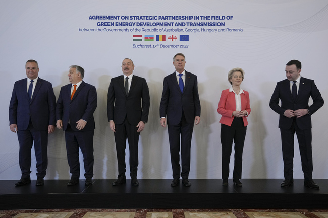 Румъния, Азербайджан, Грузия и Унгария подписаха споразумение за прокарването на подводен кабел за пренос на зелена енергия през Черно море