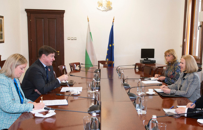 Министър Надежда Йорданова се срещна с извънредния и пълномощен посланик на Обединеното Кралство Н. Пр. г-н Роб Диксън