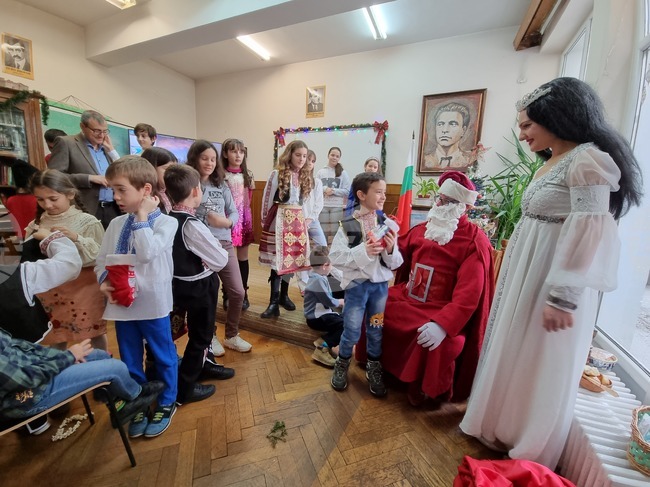 Румъния - Коледно тържество - училище “Йордан Йовков” в Букурещ