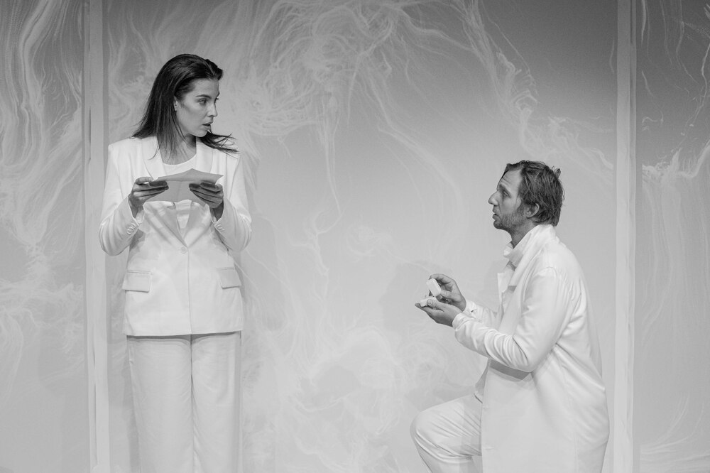 „Съзвездия“ от Ник Пейн в Народен театър „Иван Вазов“, снимка – Народен театър 