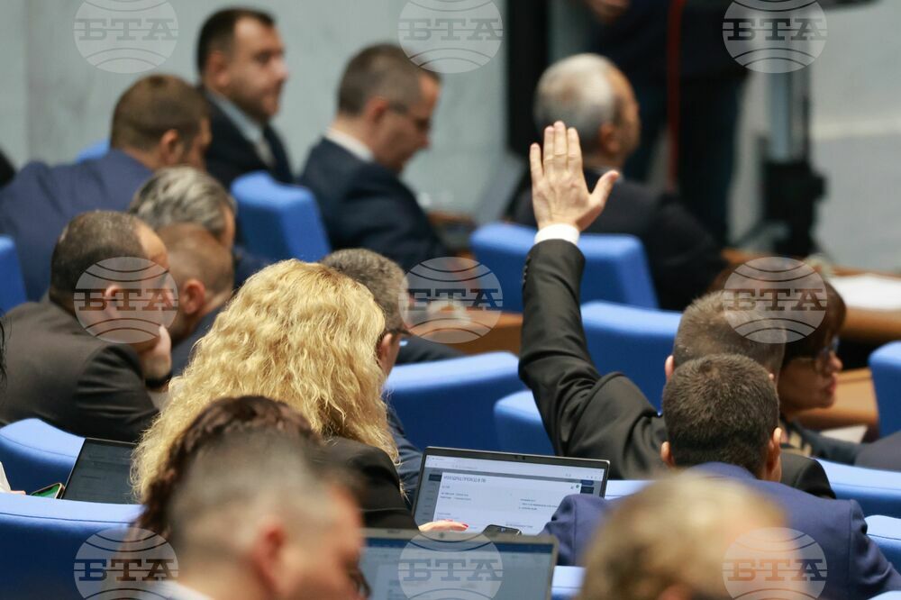 Народното събрание прие на първо четене Закон за лицата, обслужващи кредити, и купувачите на кредити