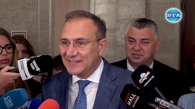 Процесът по реденето на листите на „БСП – Обединена Левица“ върви нормално, ще са готови най-късно до 21 септември, коментира Борислав Гуцанов