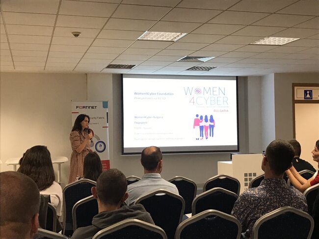 ССИ: Учреден бе българският клон на пан-европейската инициатива "Women4Cyber"
