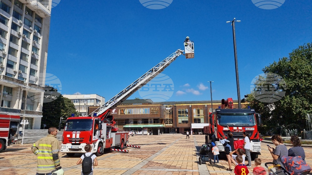 Демонстрационно занятие на пожарникарите се проведе в Добрич