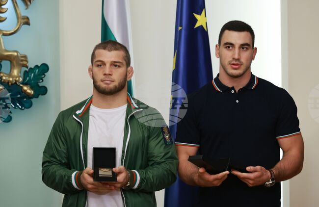 Олимпийските шампиони Магомед Рамазанов и Семен Новиков завършват годината като лидери в категориите си в борбата