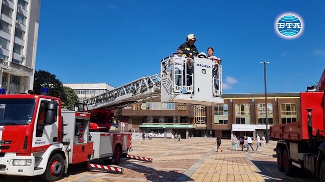 Демонстрационно занятие на пожарникарите се проведе в Добрич