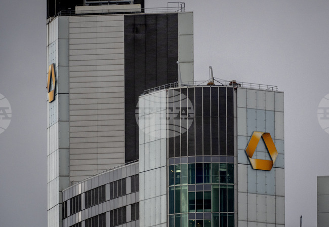 "УниКредит" вече контролира 29 процента от акциите на "Комерцбанк"