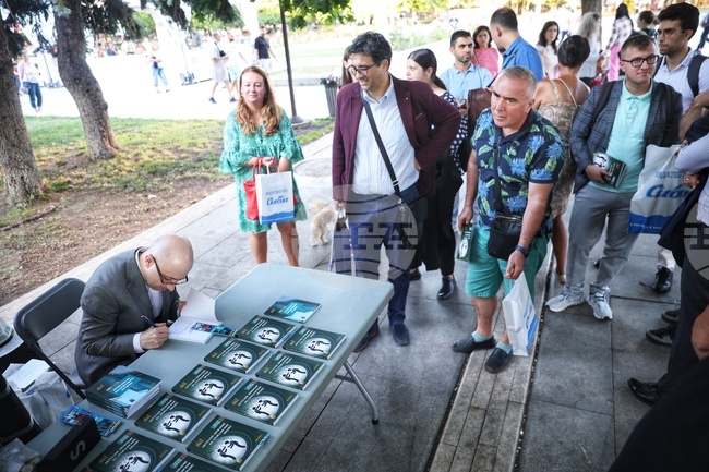  Васил Петров „Актуални проблеми на гражданския процес“ - книга