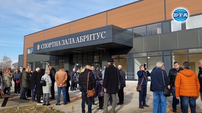 Откриха обновената спортна зала "Абритус" в Разград с пожелание в нея да израснат спортисти, чиито имена да бъдат записани в историята