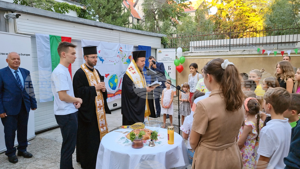 Румъния - Българско неделно училище „Йордан Йовков“ - първи училищен звънец