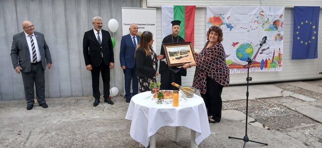 ОА Русе: Два пъти повече ученици ще приеме неделното ни училище в Букурещ, тази година в него ще се обучават 65 деца