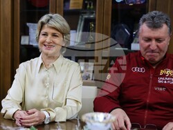 Снимка: Министерство на младежта и спорта - Весела Лечева пожела успех на Банско като организатор на Световната купа по сноуборд