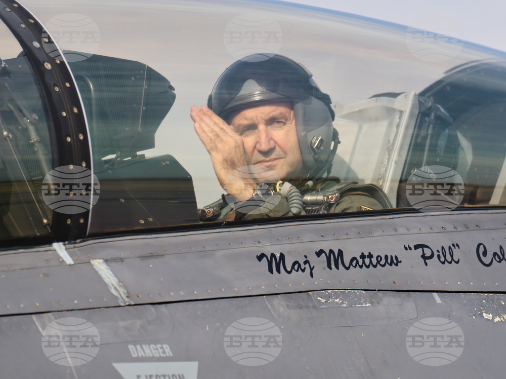 Авиобаза  „Граф Игнатиево“ - Румен Радев - демонстрационен полет