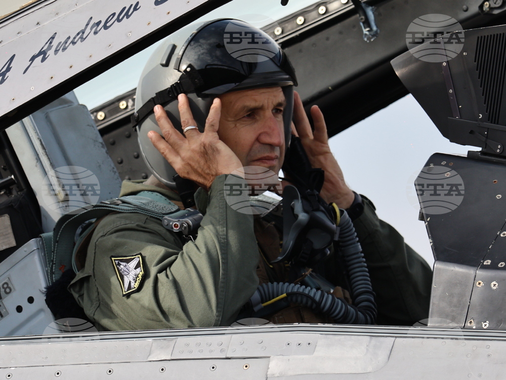 Авиобаза Граф Игнатиево - Румен Радев - демонстрационен полет