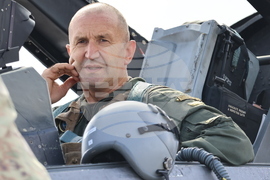 Авиобаза Граф Игнатиево - Румен Радев - демонстрационен полет