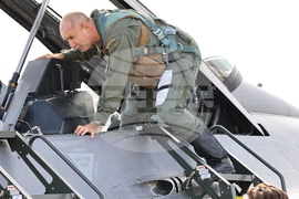 Авиобаза „Граф Игнатиево“ - Румен Радев - демонстрационен полет