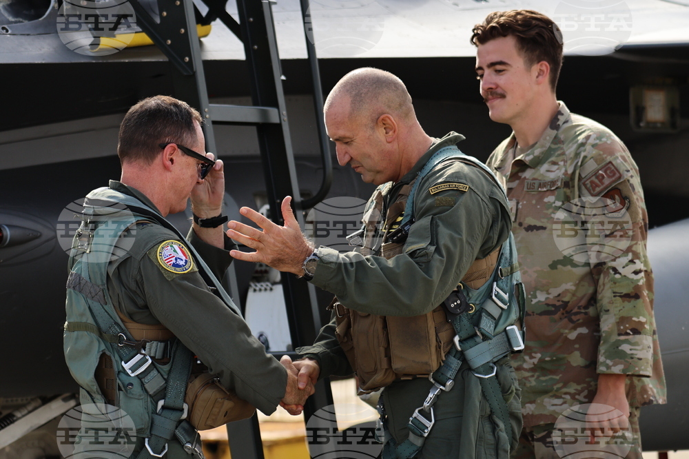 Авиобаза „Граф Игнатиево“ - Румен Радев - демонстрационен полет