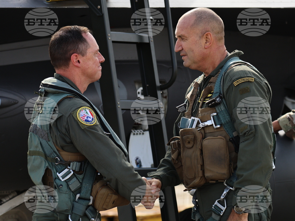 Авиобаза „Граф Игнатиево“ - Румен Радев - демонстрационен полет