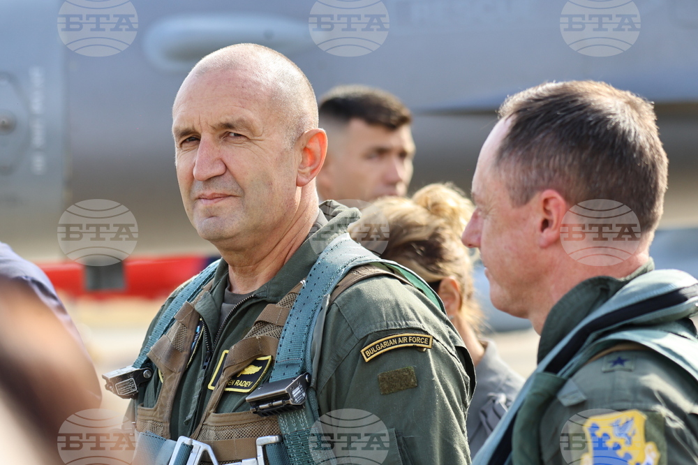 Авиобаза „Граф Игнатиево“ - Румен Радев - демонстрационен полет