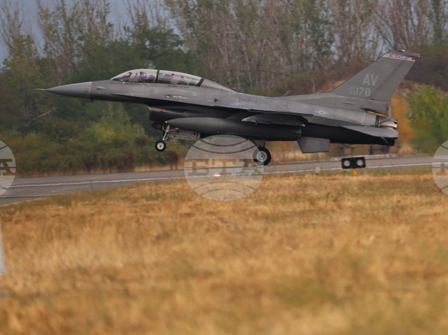 Сключени са четири договора за 234 315 868,44 лв. без ДДС за реконструкция на авиобаза "Граф Игнатиево" във връзка с необходимата инфраструктура за F-16, посочва Атанас Запрянов