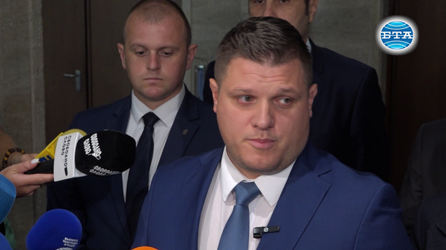 От „Възраждане“ са на мнение, че това, което предлагат в законопроекта за регистрация на чуждестранните агенти, е на практика същото, което предлага и ЕК в Пакета за защита на демокрацията