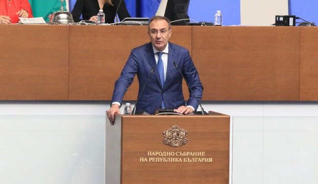 Гуцанов пита премиера Главчев: Какво ще направите да спрете изборния туризъм?