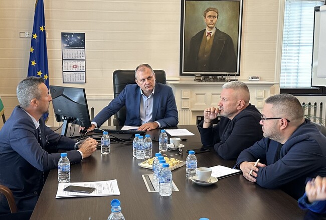 МЕУ: Министър Мундров проведе работна среща за дигитализирането на медицинските бележки за деца и ученици