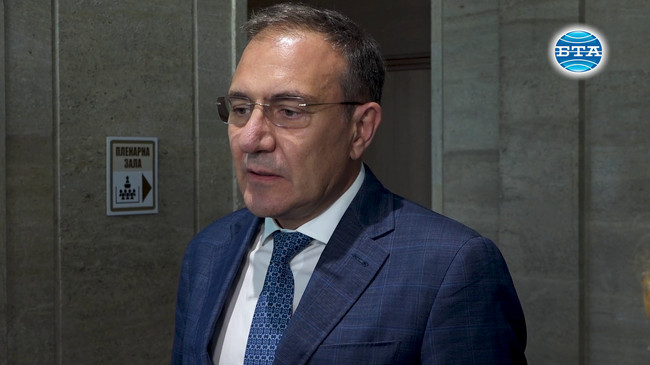 Разпадът на държавността взема вече своите жертви, коментира Борислав Гуцанов по повод инцидента със самолет L– 39 ZA