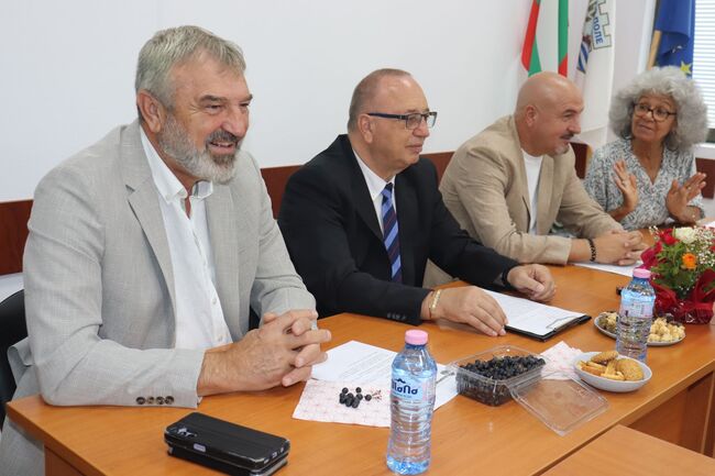 ОА Русе: Експерти обсъдиха новостите при отглеждането на генетично застрашени сортове от овошки в Сливо поле 