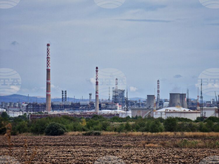 Ruling Parties Table Bill Expanding Powers of Special Administrator in Lukoil Bulgaria, Energy Committee Approves Amendments at First Reading