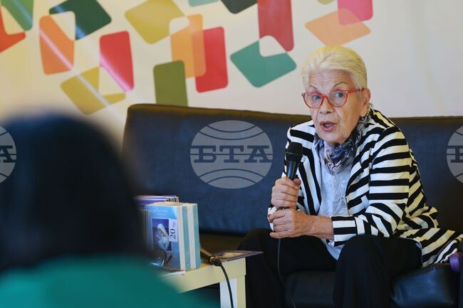 Алея на книгата 2024 - Надежда Белева