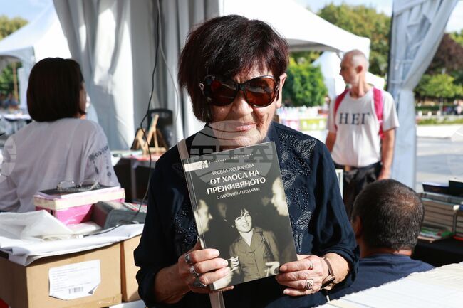 Алея на книгата 2024 - среща с автограф с Весела Люцканова