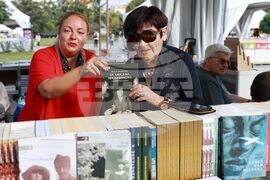 Алея на книгата 2024 - среща с автограф с Весела Люцканова