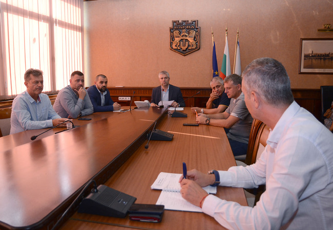 Община Варна: Спешно възстановяване на настилката на бул. „Св. Св. Константин и Елена“ и почистване на Шокъровия канал нареди кметът Благомир Коцев