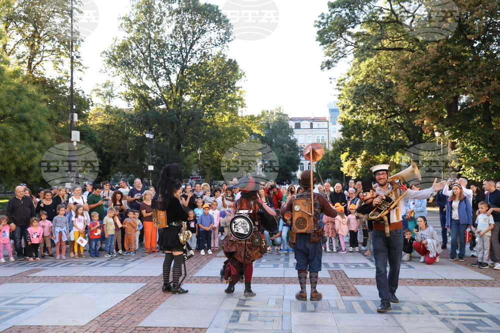 13-ти Международен фестивал за уличен и куклен театър „Панаир на куклите“ - откриване