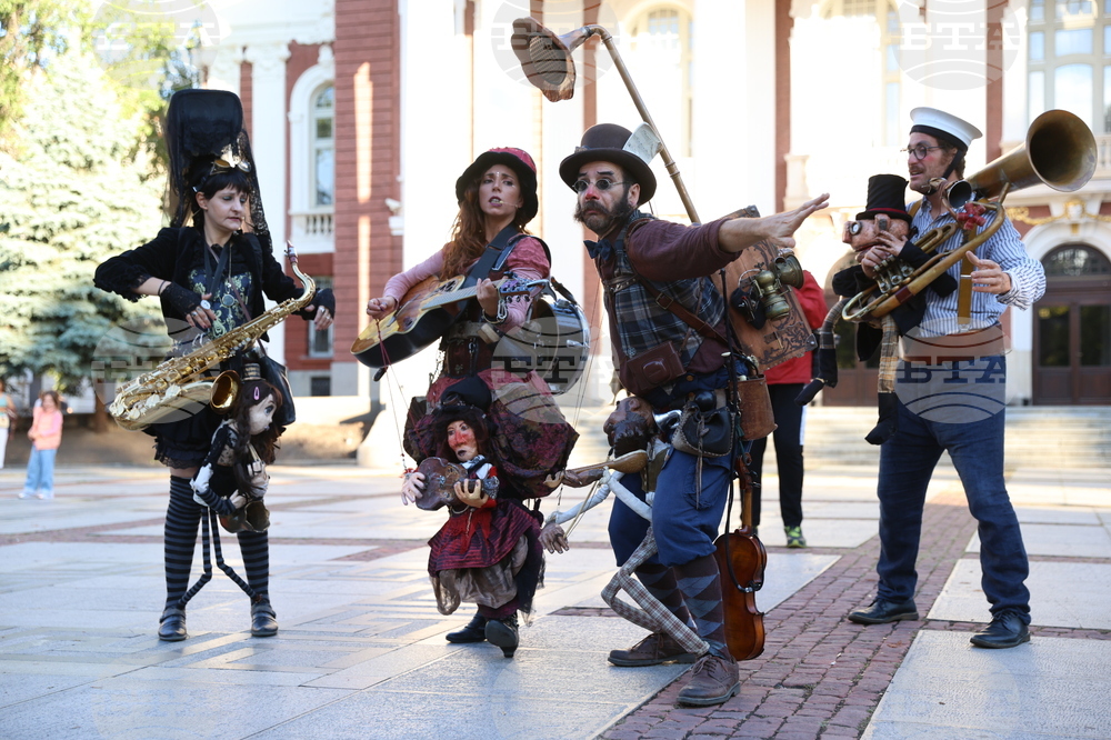 13-ти Международен фестивал за уличен и куклен театър „Панаир на куклите“ - откриване