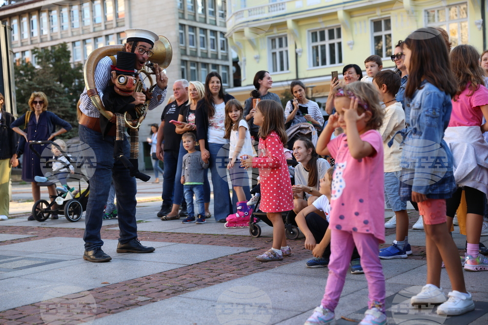 13-ти Международен фестивал за уличен и куклен театър „Панаир на куклите“ - откриване