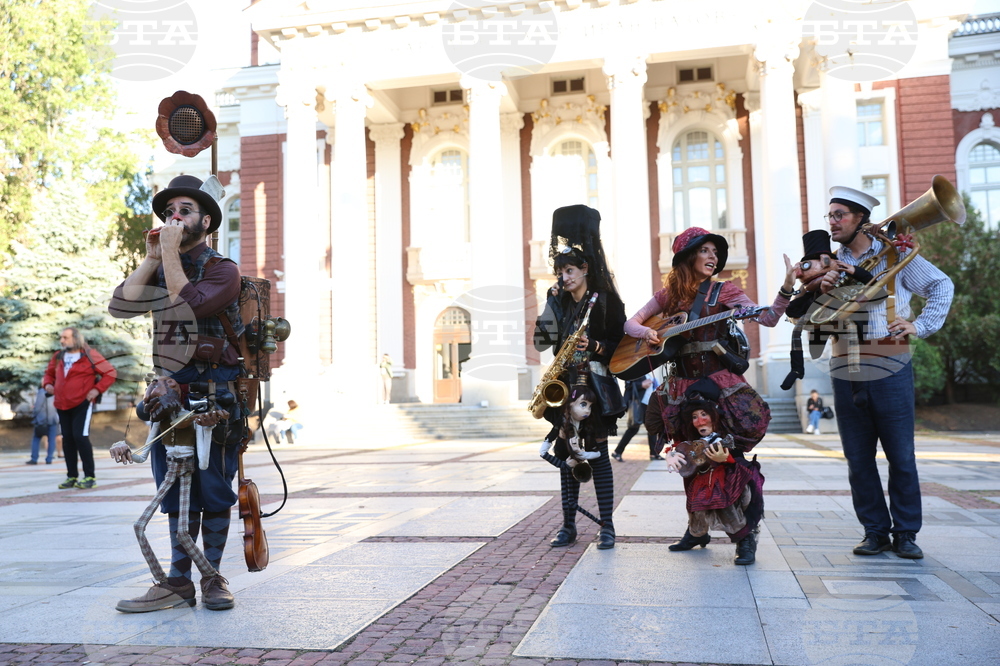 13-ти Международен фестивал за уличен и куклен театър „Панаир на куклите“ - откриване