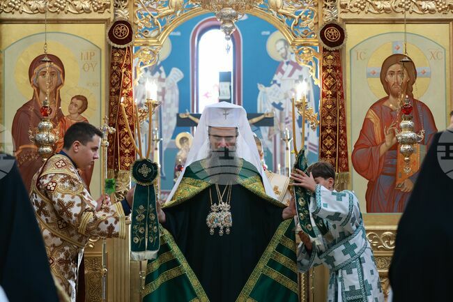 Патриарх Даниил отслужва светата литургия за празника Въздвижение на светия кръст Господен в храма в квартал "Лозенец"
