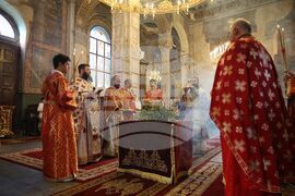 Бургас - Кръстовден - Сливенски митрополит Арсений - служба