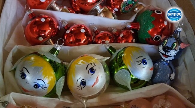 Изработването на стъклени коледни играчки представи майстор в Балабановата къща в Старинен Пловдив